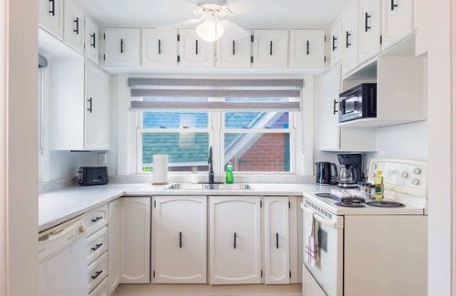 Bobcaygeon Apartment | Cozy & Pet-Friendly 3BR Retreat in Bobcaygeon