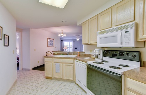 Pigeon Condo | Cozy Pigeon Getaway, Close to Public Beaches!