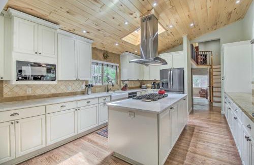 Pinetop House | Cozy Pinetop Retreat with Yard and Heated Gazebo!