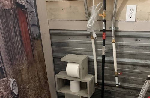 Division No. 11 Cabin | Cozy pioneer cabin in the woods