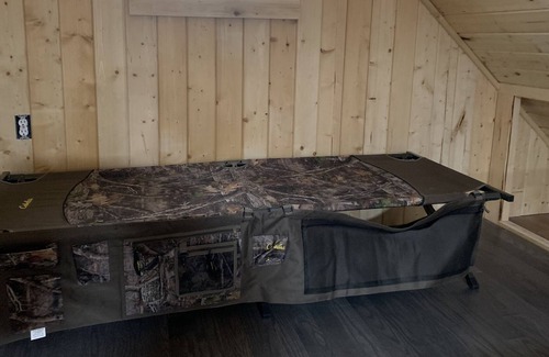 Division No. 11 Cabin | Cozy pioneer cabin in the woods