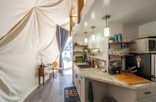 Clare Cottage | Cozy Point Retreat - Luxury, King Beds & Hot Tub