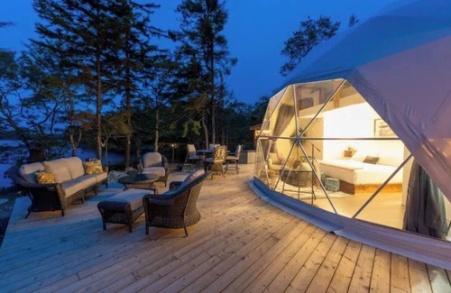 Clare Cottage | Cozy Point Retreat - Luxury, King Beds & Hot Tub