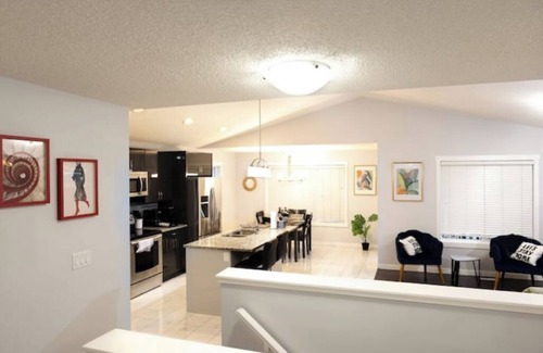 Southwest Edmonton Apartment | Cozy PondVue*2 BR*1Bath*1KingBED+1 Queen*Airport Nearby*Family Friendly