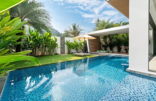 Sa Khu Villa | Cozy Pool Villa Naiyang Beachnn