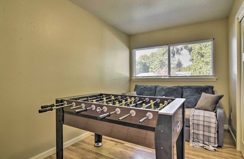 Carver House | Cozy Portland Getaway w/ Private Hot Tub!