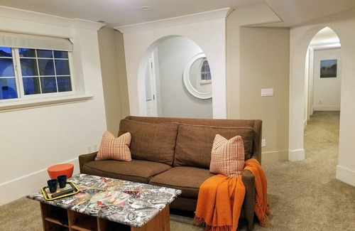 Hillcrest Apartment | Cozy Private Apartment with "Country Lane" Elegance in the Heart of Everything