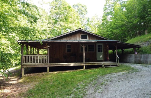 Irvine Cabin | Cozy private Cabin Farm stay with WiFi in Irvine