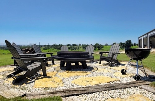 Gatesville Cabin | Cozy private cabin on a 1,000 acre Exotic Wildlife Ranch