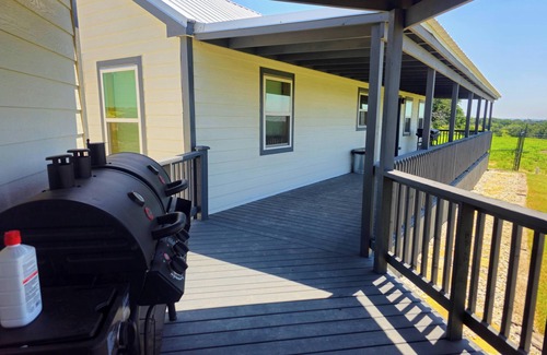 Gatesville Cabin | Cozy private cabin on a 1,000 acre Exotic Wildlife Ranch