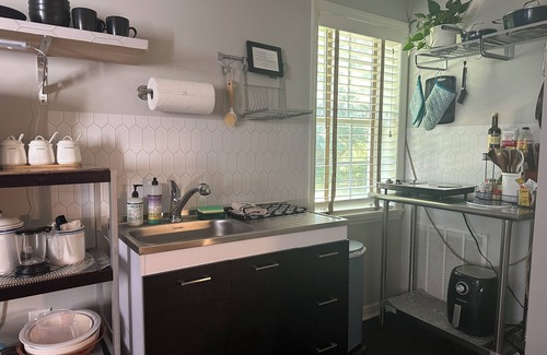 Northeast Raleigh Apartment | Cozy Private Guest House near Neuse River, Pet-Friendly!