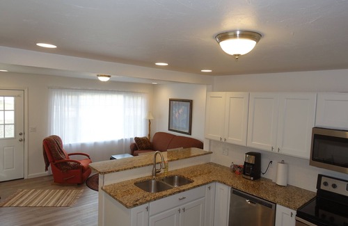 Upton House | Cozy Private Home /High Speed Wifi