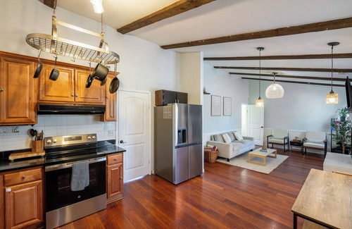 Charlotte House | Cozy Private Home in Charlotte! King Bed, Big yard, Espresso machine, Fire pit