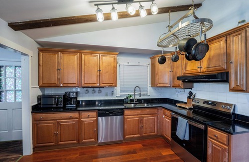 Charlotte House | Cozy Private Home in Charlotte! King Bed, Big yard, Espresso machine, Fire pit