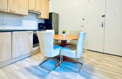 Grinzing Apartment | Cozy Private Room | Shared Flat Near FAC Platz