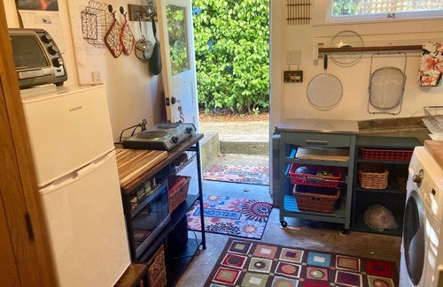 Lincoln Highlands Apartment | Cozy private studio in a safe, walkable neighborhood with a large back yard.