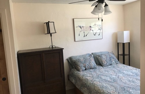 Nob Hill House | Cozy, Quiet Casita in Nob Hill - Near UNM, Kirtland AFB and Route 66