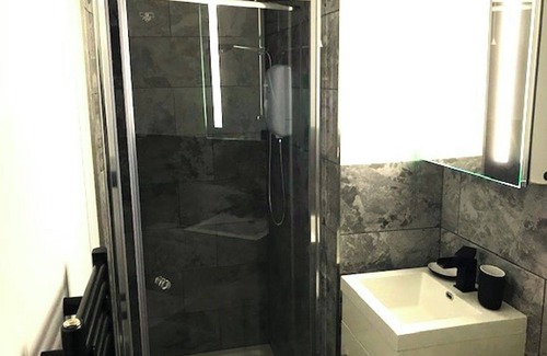 Northampton Apartment | Cozy quiet City Escape - Northampton Apartment