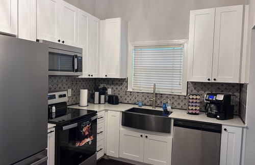 Arlington Heights House | Cozy quiet home for family & friends off of old historical Camp Bowie.