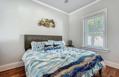Lincolnville Apartment | Cozy Quiet St Augustine Private Condo - 2bed, 1 bath, Sleeps 6, Steps to Historic St Augustine Center & All Tourist Attractions, Restaurants, Cafes, Backyard, Porch