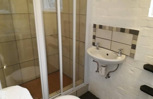 Constantia House | Cozy quirky cottage Constantia