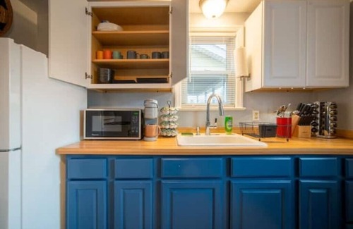 Kamm's Corners House | Cozy Ranch Bungalow in West Park - Clevelandn