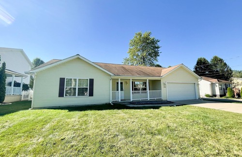 North Ridgeville House | Cozy Ranch with covered patio in a nice neighborhood