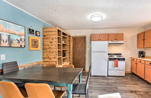 Red River Condo | Cozy Red River Condo - Walk to Chair Lift!