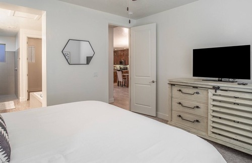 Santa Clara House | Cozy Remodeled Family & Pet Friendly Retreat In Paradise Village - 🥾& 🚵‍♀️