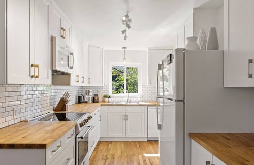 Old Southwest House | Cozy Reno Midtown Retreat Fire Pit & Parking