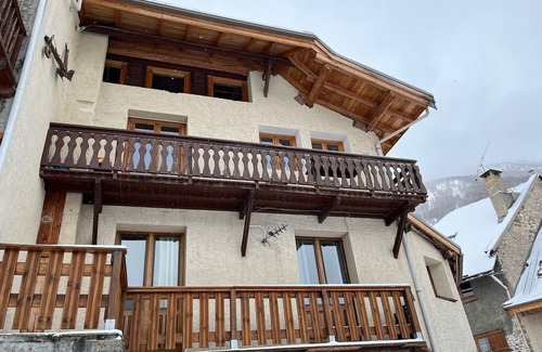 La Salle-les-Alpes Apartment | Cozy Renovated Apartment · Mountain Village Peace · Near Ski Lifts · Wifi