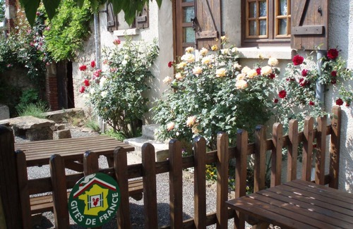 Saint-Chamond Cottage | Cozy rental for nature lovers and family-friendly hiking experiences