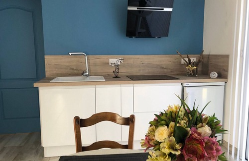 Saint-Georges-du-Bois Cottage | Cozy Retreat 10 min from Le Mans: Private Garden, BBQ, Tennis Nearby