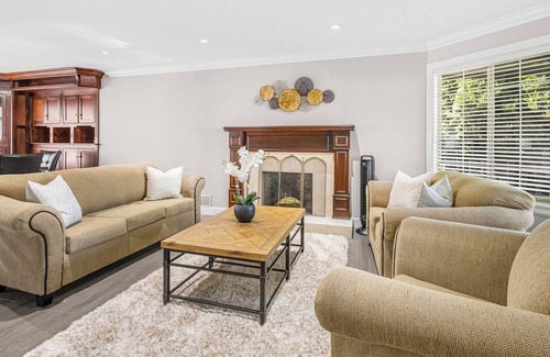 Fleetwood House | Cozy Retreat for Families and Friends.