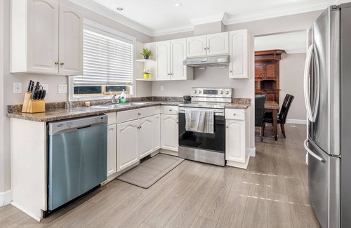 Fleetwood House | Cozy Retreat for Families and Friends.