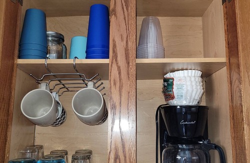 Dale House | Cozy Retreat minutes from Holiday World, Santa Claus IN, and Lincoln State Park