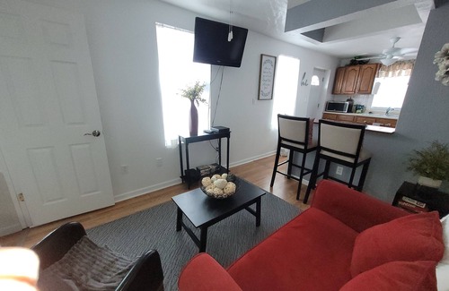 Dale House | Cozy Retreat minutes from Holiday World, Santa Claus IN, and Lincoln State Park