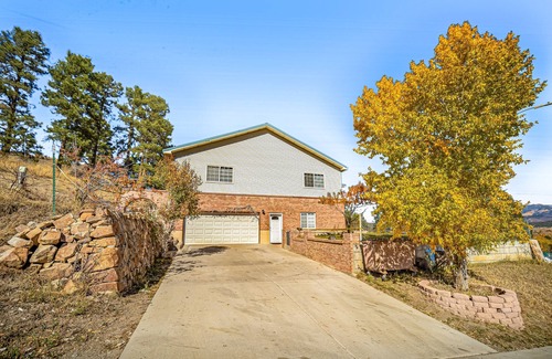 Pagosa Springs House | Cozy retreat with pool table, wet bar, treadmill, board games, and W/D access