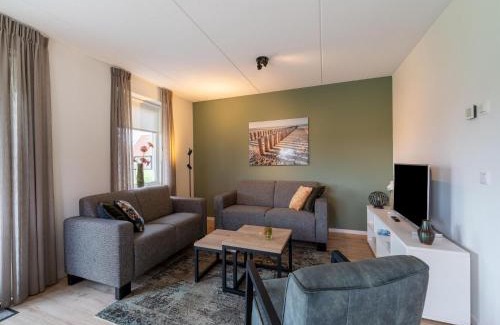 Scherpenisse House | Cozy Retreat with parking