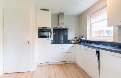 Scherpenisse House | Cozy Retreat with parking