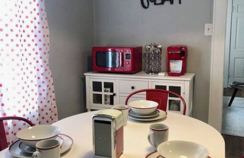 Muskogee House | Cozy Retro Retreat in Honor Heights