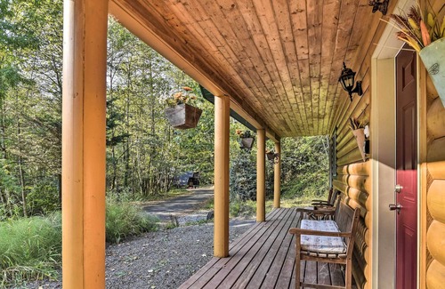 Mount Hood Village Cottage | Cozy Rhododendron Cabin: Hike & Ski Nearby!