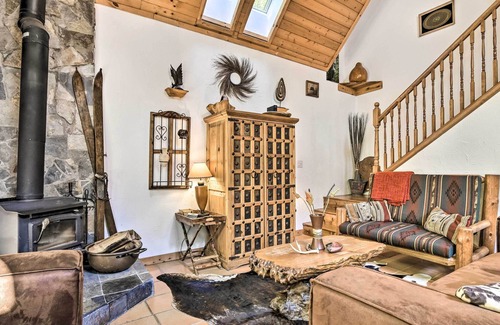 Mount Hood Village Cottage | Cozy Rhododendron Cabin: Hike & Ski Nearby!