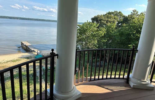 Dogue House | Cozy River View House