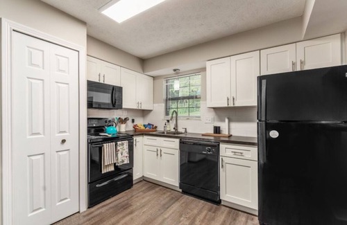 Northwest Columbus Apartment | Cozy Room in apartment with fitness room, WiFi in welcoming Columbus