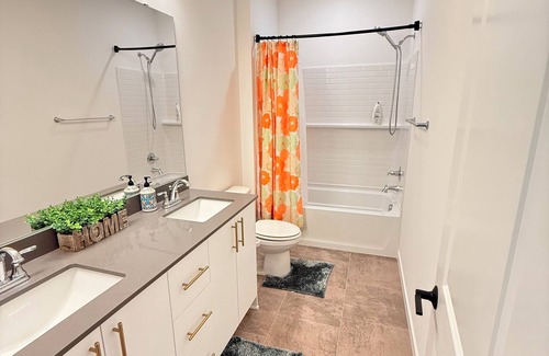 Bonney Lake House | Cozy room in charming Bonney Lake with AC + car