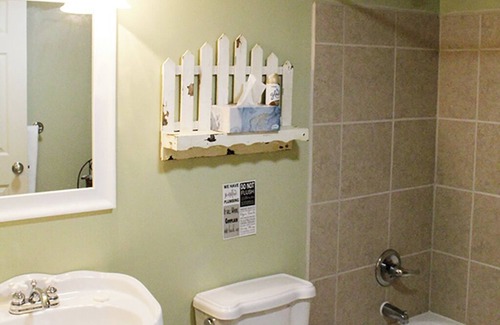 Louisiana Bed & Breakfast | Cozy room located in historic downtown with a 5 minute walk to the riverfront!