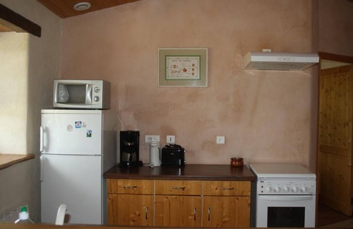 Neulise Cottage | Cozy rural cottage with terrace near Roanne