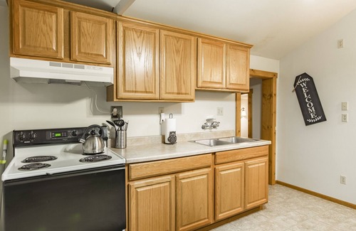 Glacier House | Cozy Rustic 20 minutes to Mt Baker walk to town, hot tub, High Speed Internet