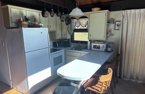 White Cabin | Cozy rustic A-Frame close to Seven Springs and Hidden Valley